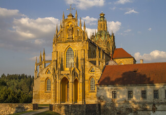 kostel Nanebevzetí Panny Marie - západní průčelí